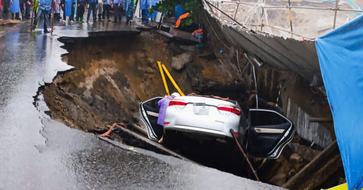 Vì sao xuất hiện ‘hố tử thần’ giữa trung tâm Đà Nẵng, nuốt chửng 2 ô tô?