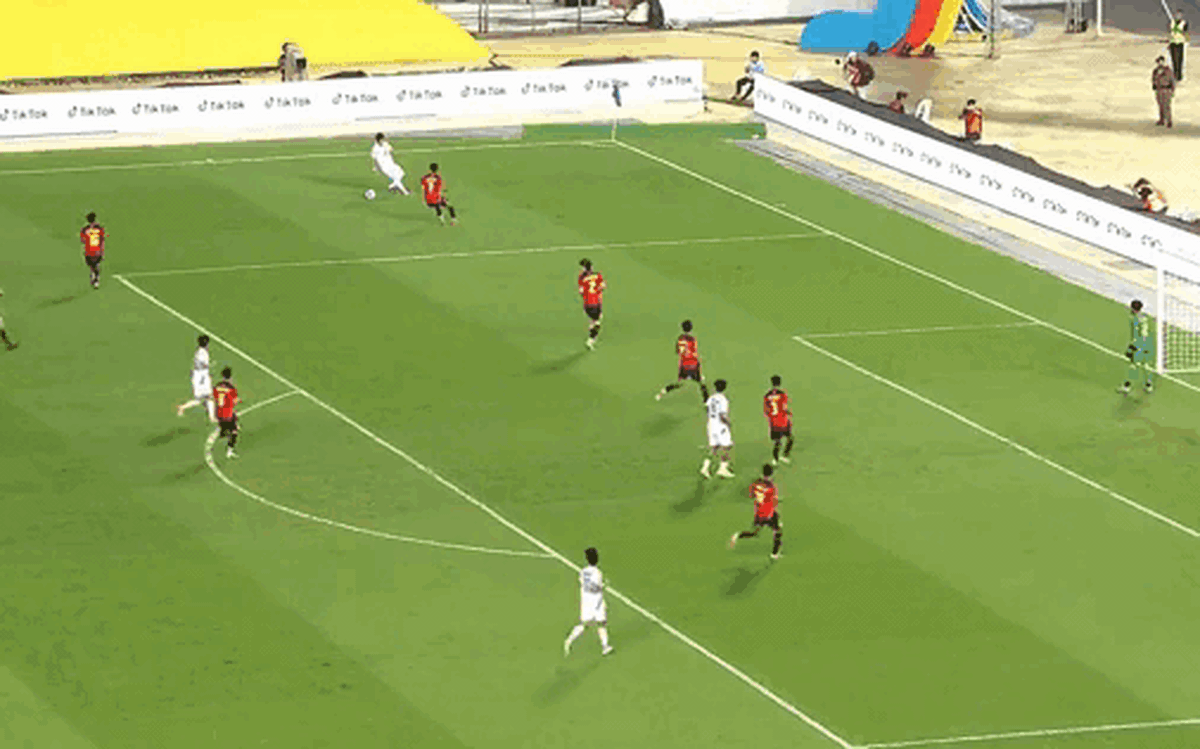 Thủ môn Timor Leste ‘biếu’ U22 Thái Lan một bàn thắng