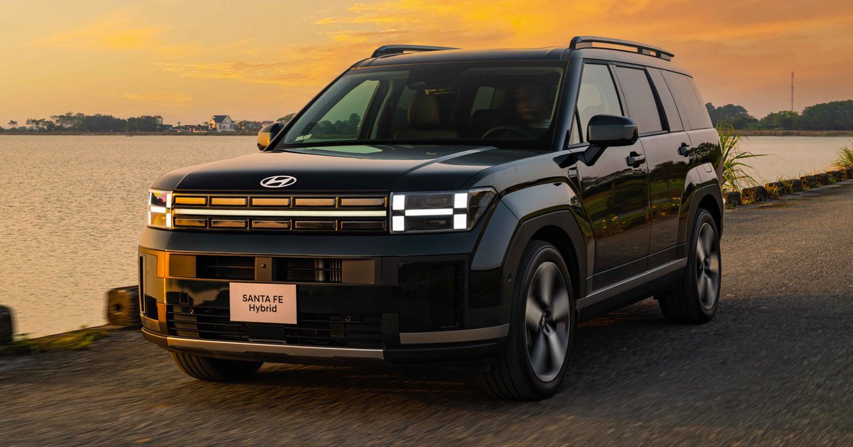 Hyundai Santa Fe Hybrid ra mắt Việt Nam: Giá 1,369 tỉ đồng, có điểm gây tranh cãi