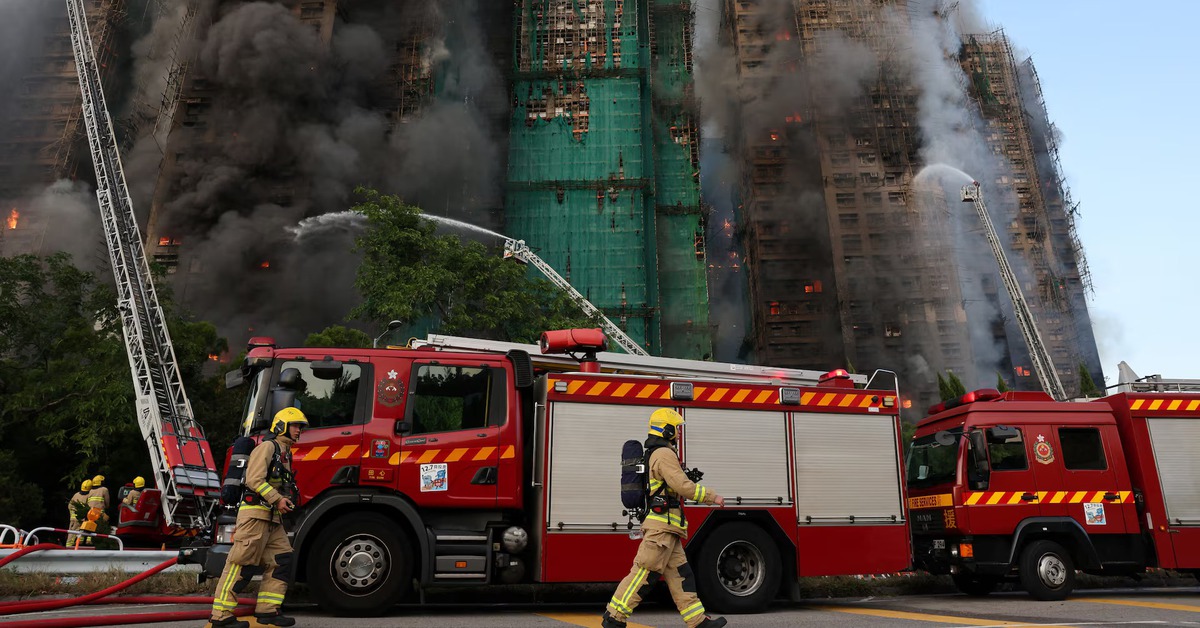Nhiều thông tin sai lệch nhắm vào giàn giáo tre và lính cứu hỏa sau thảm họa tại Hong Kong