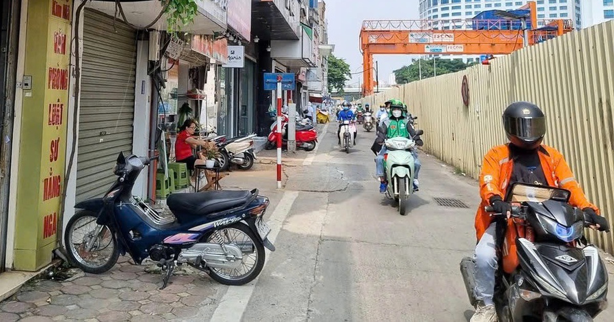 Hàng loạt dự án thi công rào chắn đường, Hà Nội yêu cầu tháo dỡ để tránh ùn tắc