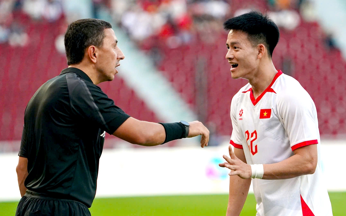 Vì sao trọng tài 'bẻ còi' bàn thắng của U22 Việt Nam?