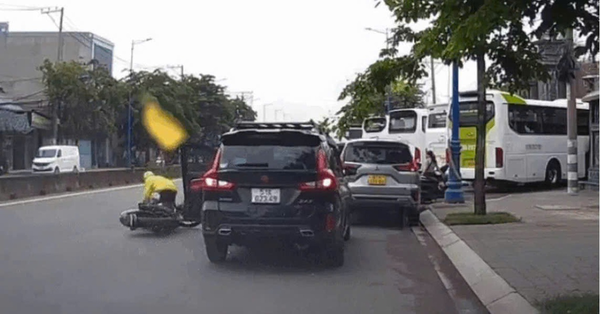 Vừa chạy xe máy vừa nghe điện thoại, va chạm còn buộc chụp X-quang, MRI, nhập viện điều trị