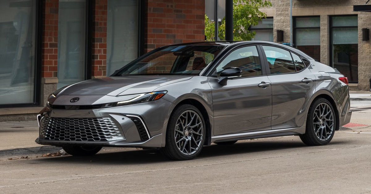 Toyota Camry, Corolla Cross hybrid có thể bị 'mất điện', chưa rõ cách khắc phục