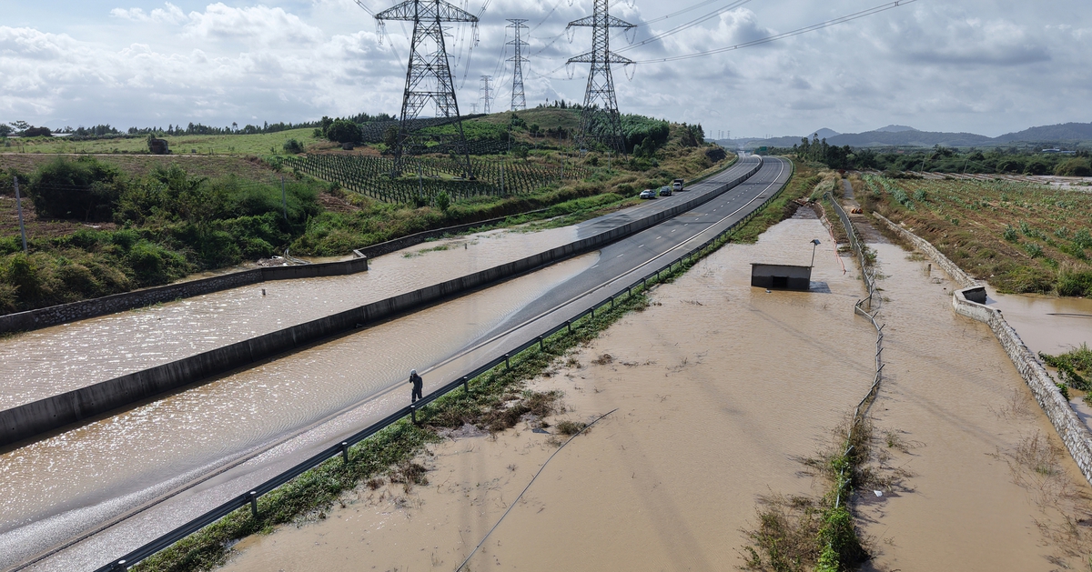 Vì sao hệ thống bơm chống ngập cao tốc Phan Thiết - Dầu Giây tê liệt?