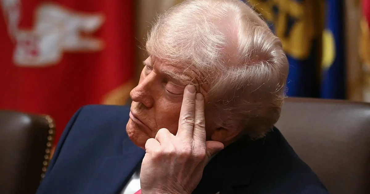 Thực hư video ghi lại cảnh ông Trump ngủ gật trong cuộc họp nội các?