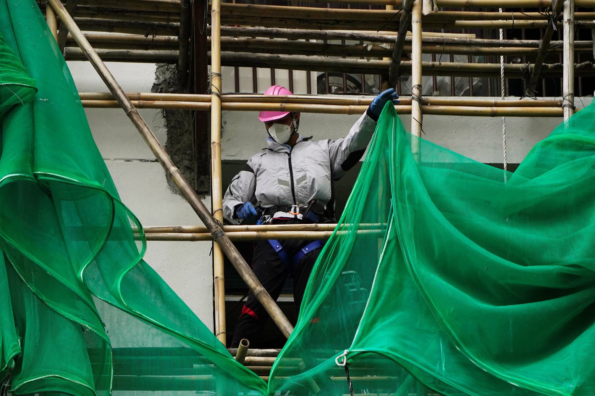 Hong Kong tháo lưới giàn giáo hơn 200 tòa nhà đang sửa chữa