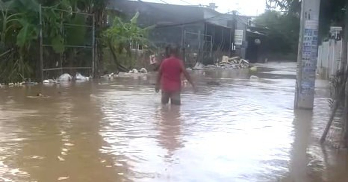 Nhiều nơi ở Nha Trang lại ngập lụt, dự báo lũ trên các sông tiếp tục lên