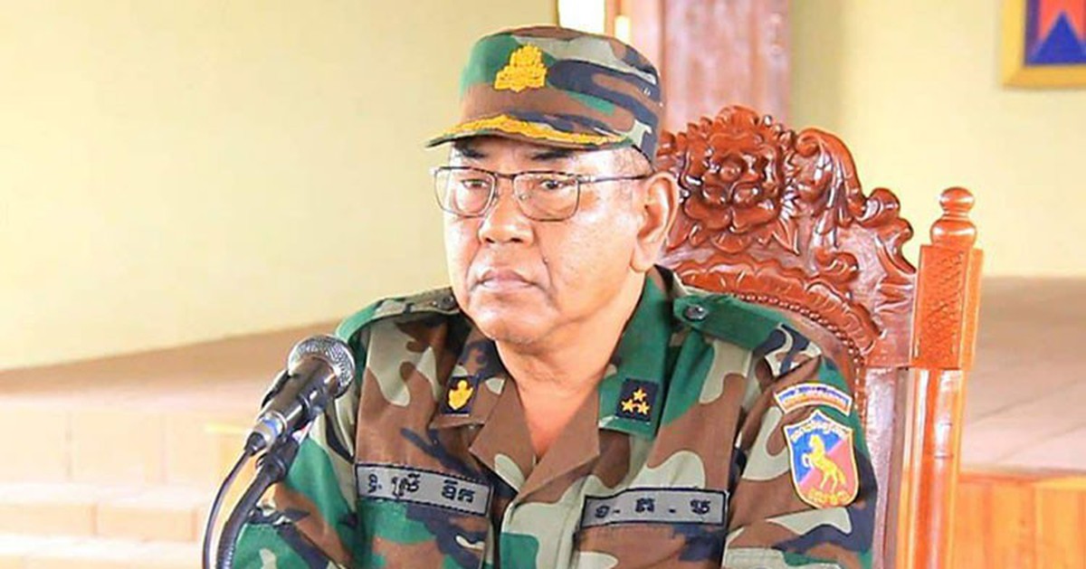 Tướng Campuchia xuất hiện mạnh khỏe sau khi báo Thái đưa tin 'tử trận'