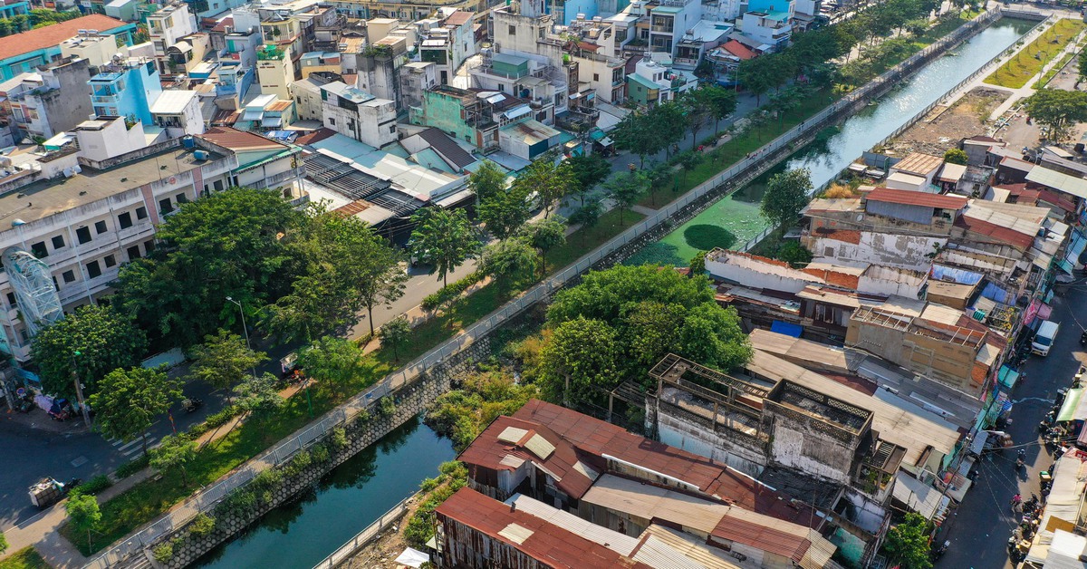 Dự án cải tạo kênh Hàng Bàng còn vướng 19 căn nhà sau chợ Bình Tây, kéo dài tiến độ đến 2026