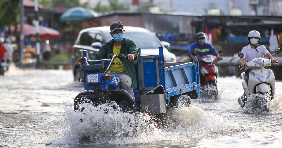 Hơn 20 tuyến đường ở TP.HCM có nguy cơ ngập do triều cường vượt mức báo động hôm nay