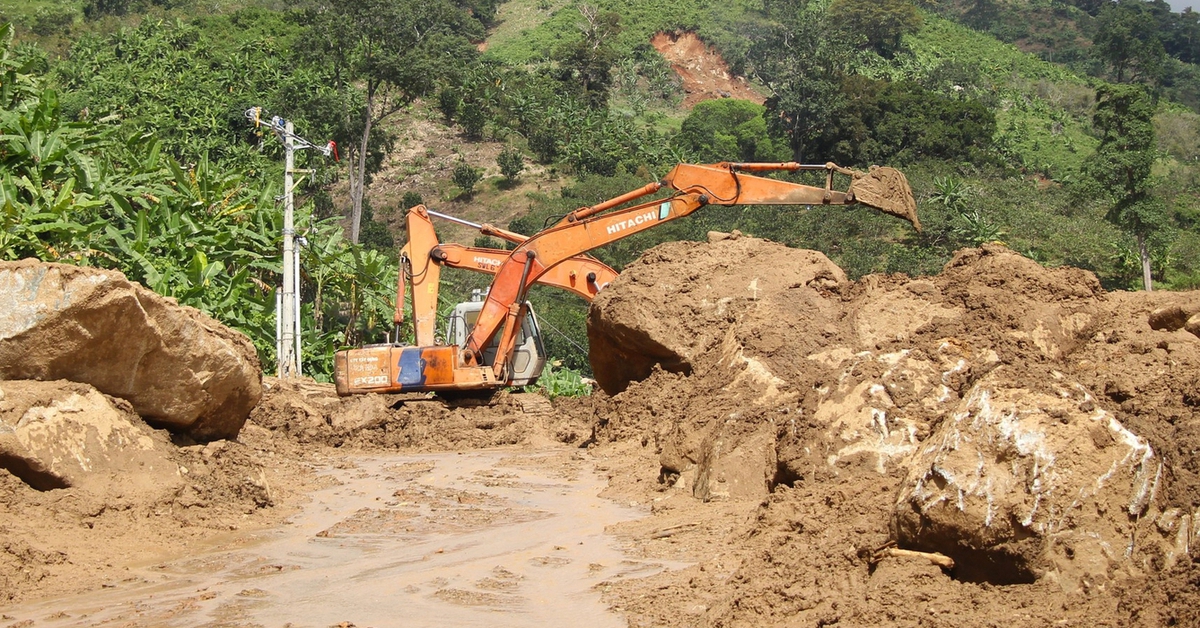 Khánh Hòa tiếp tục ban bố tình trạng khẩn cấp để khắc phục 8 tuyến đường huyết mạch