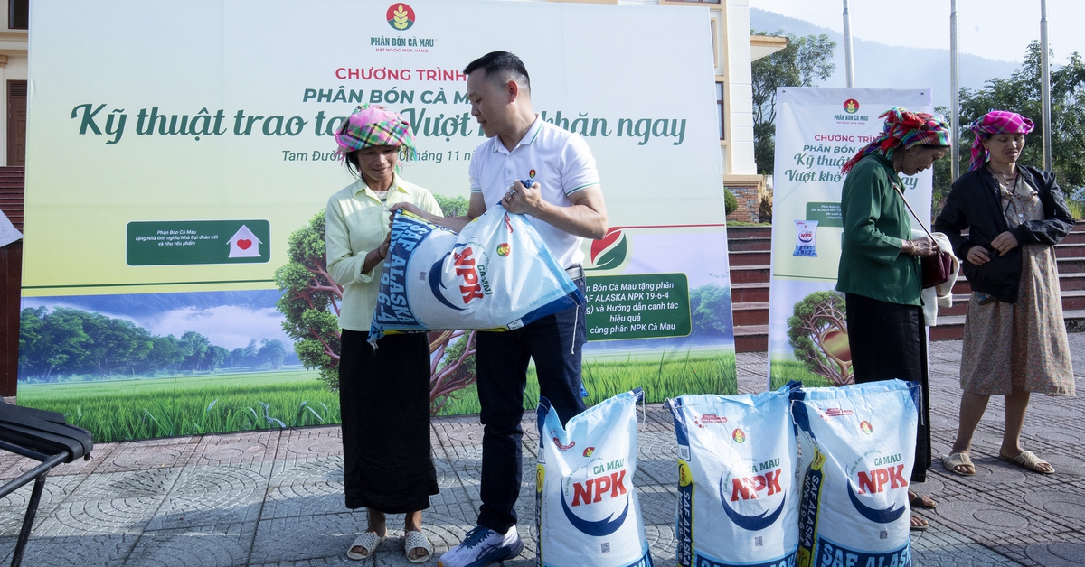 Phân Bón Cà Mau: San sẻ với đồng bào chịu thiệt hại bởi bão lũ