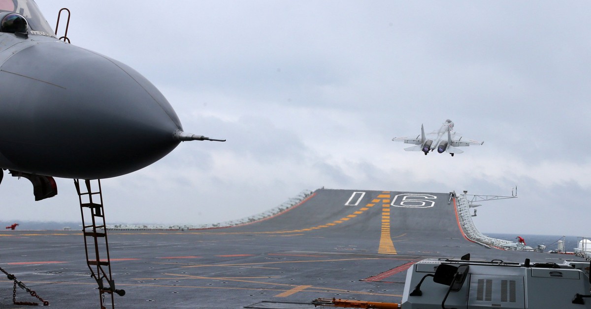 Máy bay Trung Quốc khóa radar máy bay Nhật Bản