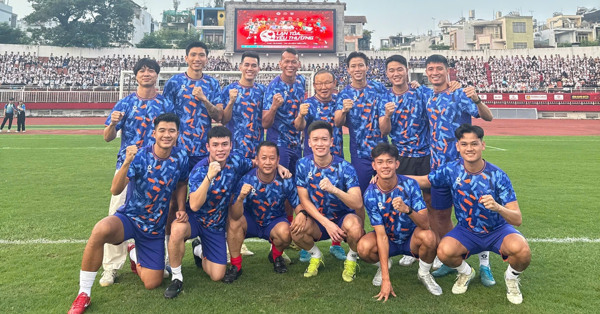 HLV Park Hang Seo và dàn tuyển thủ tham gia trận bóng thiện nguyện, quyên góp 2,5 tỉ đồng
