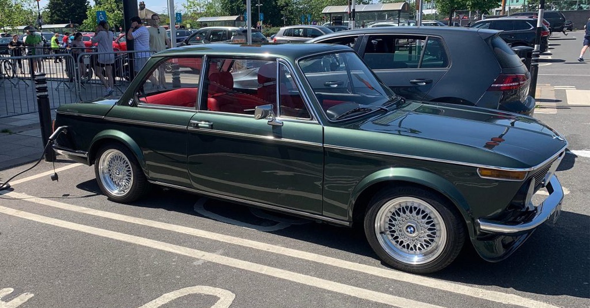 Xe xăng hoán cải sang xe điện sau 7 năm vẫn chạy tốt như ban đầu, đi 240km/sạc