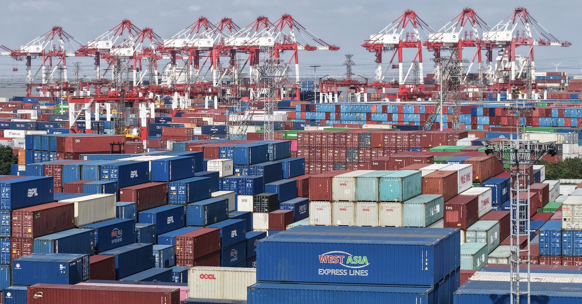 Thặng dư thương mại Trung Quốc lần đầu vượt 1.000 tỉ USD