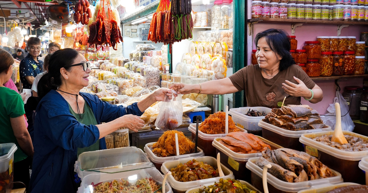 Trả giá mua hàng ở chợ truyền thống vẫn có những thú vị riêng?