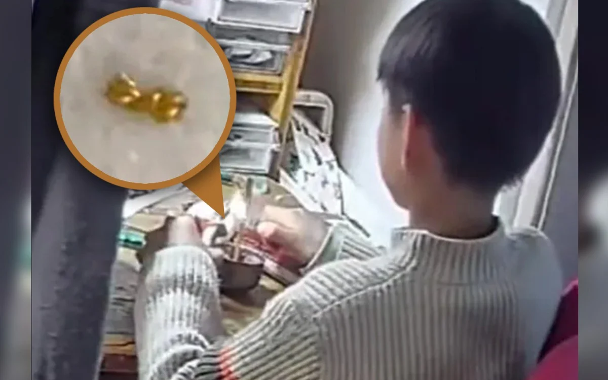 Con trai 8 tuổi cắt vụn dây chuyền vàng của mẹ đem tặng nhiều bạn học