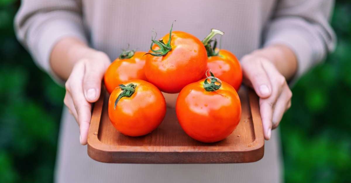 Loại nước ép trái cây nào cung cấp nhiều vitamin C nhất và có thể dùng không giới hạn hằng ngày?