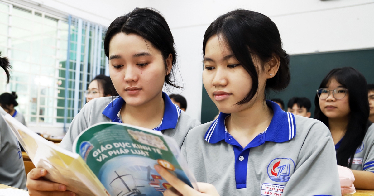 Một bộ sách giáo khoa thống nhất cả nước: Làm sao để kịp tiến độ, tránh lãng phí?