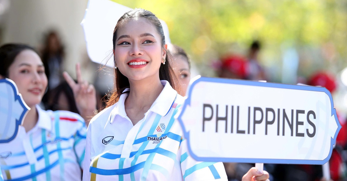 Nhan sắc rực rỡ của các cô gái Thái Lan tại lễ thượng cờ SEA Games 33