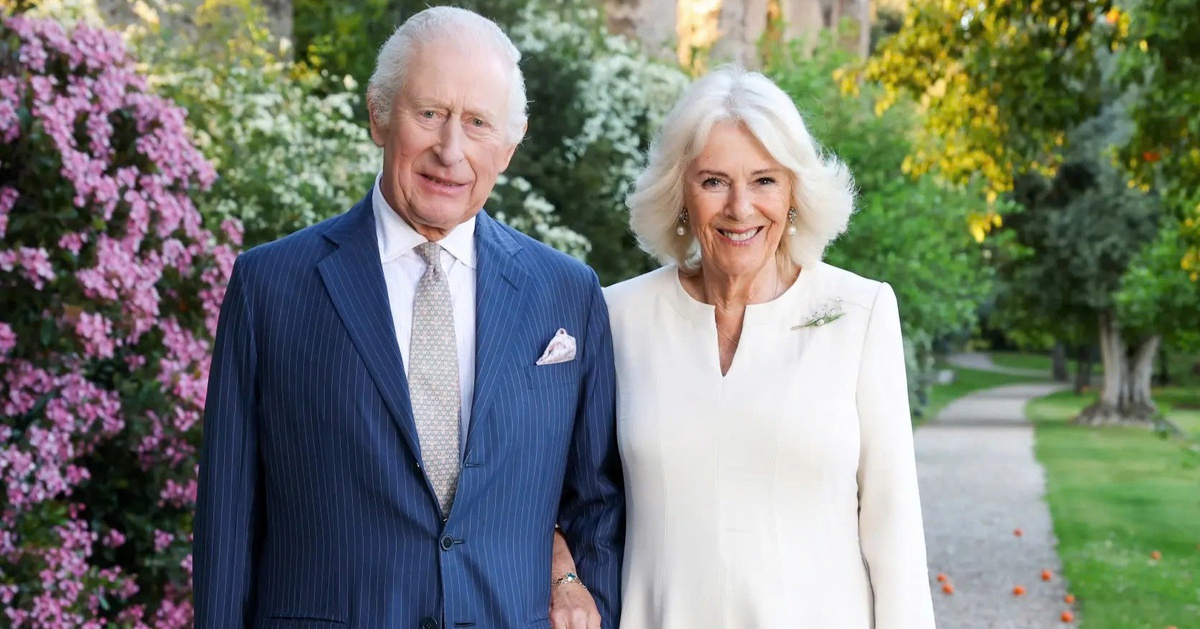 Vua Charles và Hoàng hậu Camilla công bố thiệp Giáng sinh 2025