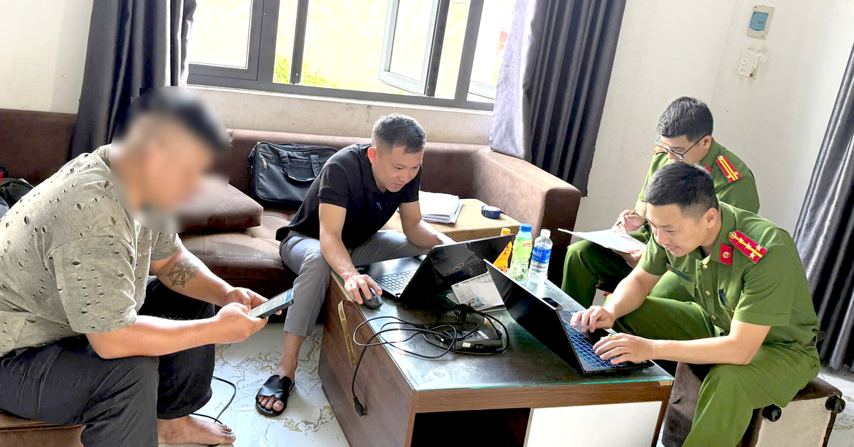 Hai bé gái bị xích chân đã được đưa về bên ngoại