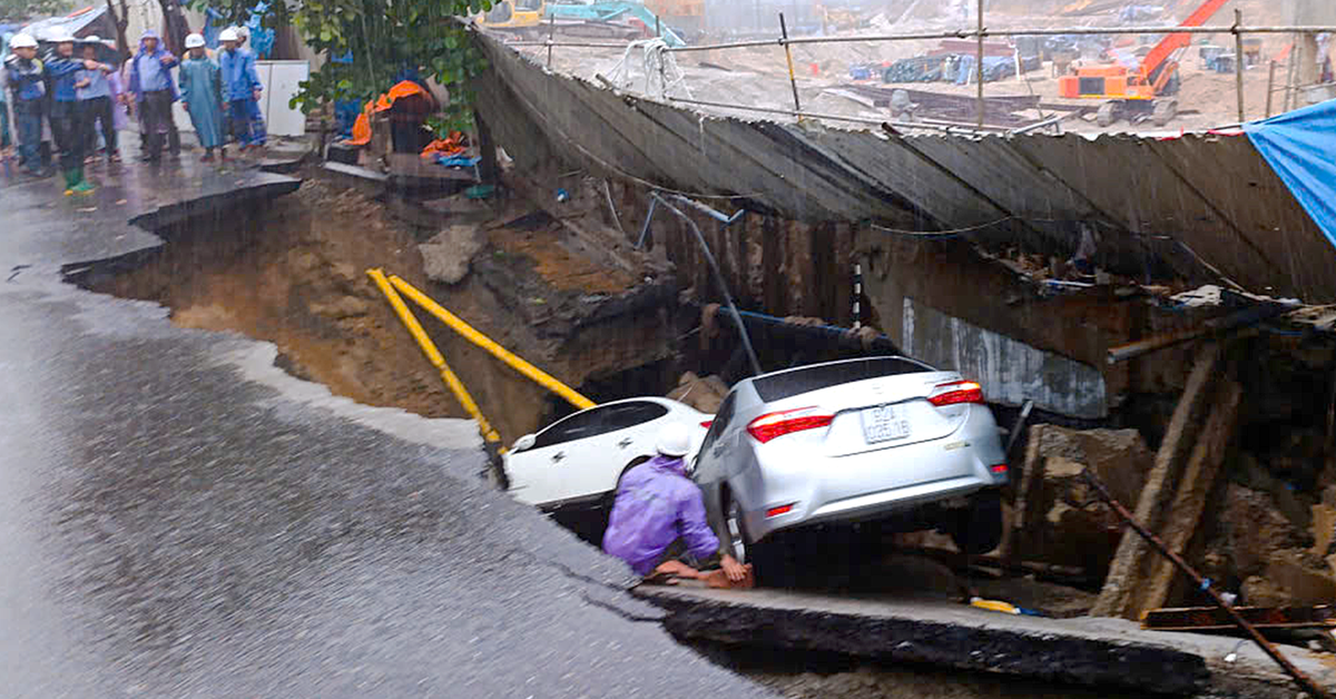 'Hố tử thần' nuốt 2 ô tô, đường nứt toác: Ai bồi thường?