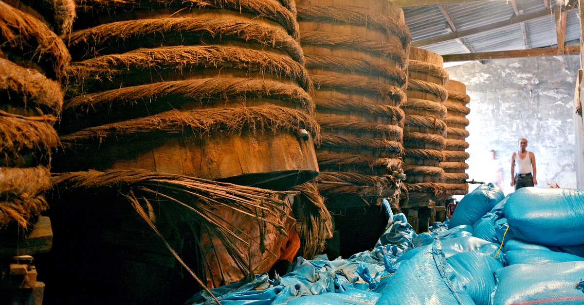 Vùng sản xuất nước mắm Phan Thiết điêu đứng vì lũ 'nuốt' sạch muối, cuốn trôi hàng vạn lít mắm