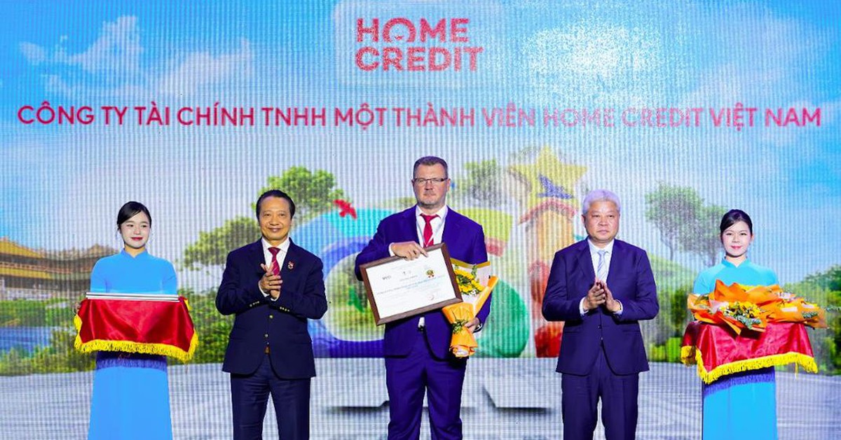 Home Credit lọt Top 10 Doanh nghiệp Bền vững lĩnh vực Thương mại - Dịch vụ