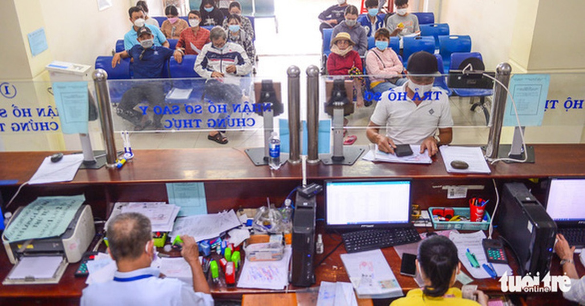 Sau khi sắp xếp bộ máy, TP.HCM sẽ tính lại thu nhập tăng thêm phù hợp hơn cho cán bộ - Tuổi Trẻ Online