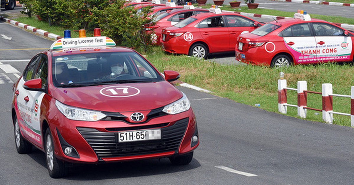 Dạy lái xe có thay đổi khi chuyển sát hạch, cấp giấy phép lái xe sang Bộ Công an? - Tuổi Trẻ Online