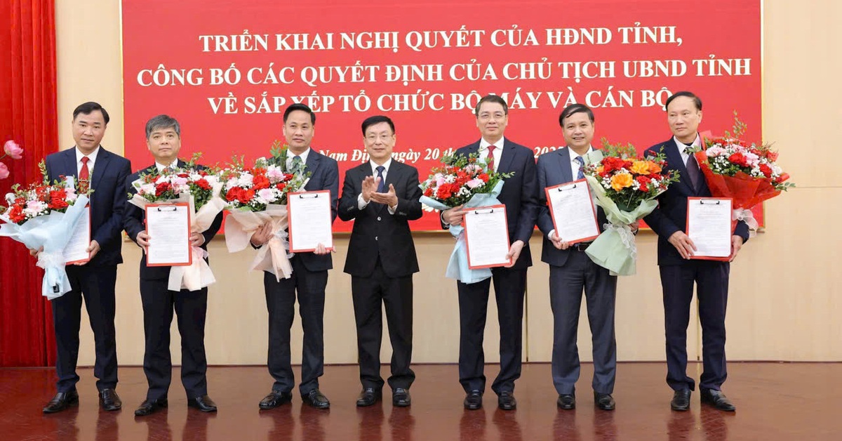 Loạt giám đốc sở mới bổ nhiệm ở Nam Định sau sáp nhập - Tuổi Trẻ Online