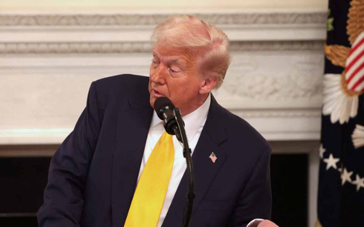 Ông Trump cấm người chuyển giới vào quân đội, cộng đồng LGBTQ+ kiện