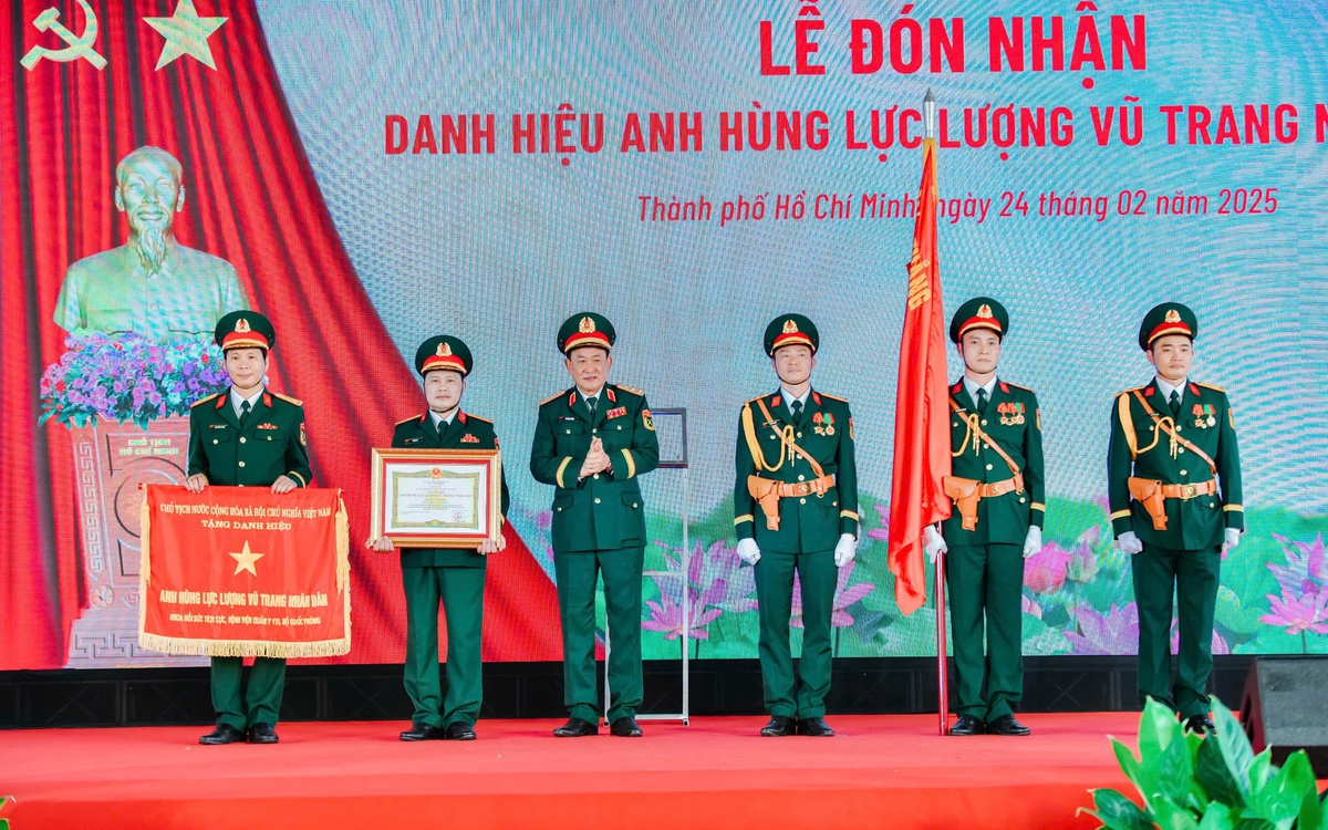 Khoa hồi sức Bệnh viện Quân y 175 đón nhận danh hiệu Anh hùng Lực lượng vũ trang nhân dân