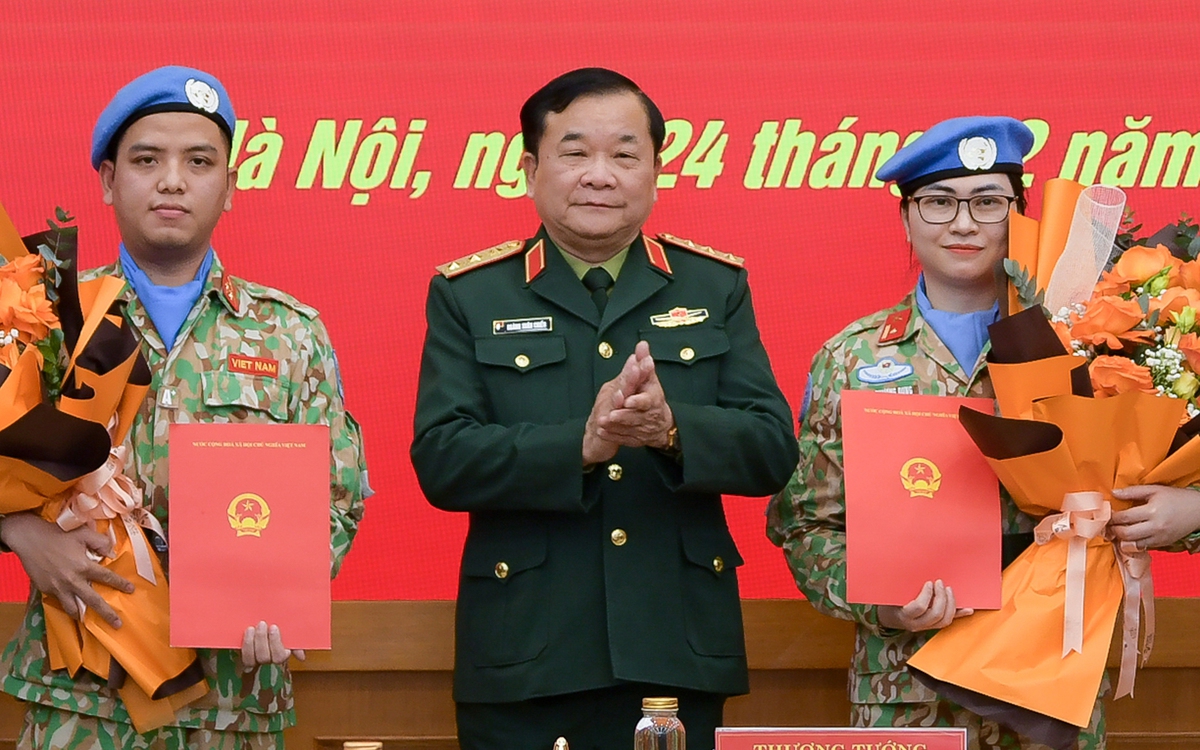 Trao quyết định của Chủ tịch nước cho 5 sĩ quan làm nhiệm vụ gìn giữ hòa bình Liên hợp quốc