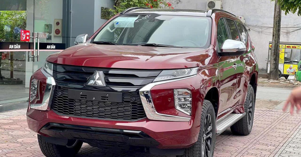 Tin tức giá xe: Mitsubishi Pajero Sport giảm tới 275 triệu, SUV cỡ D nay giá ngang cỡ C