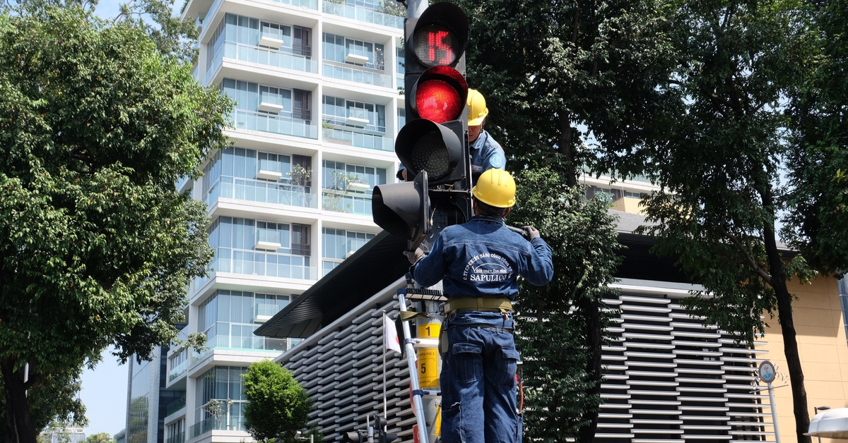 Tin tức sáng 1-3: TP.HCM rà soát đèn giao thông, biển báo; Dự báo Ngân hàng Nhà nước tăng lãi suất