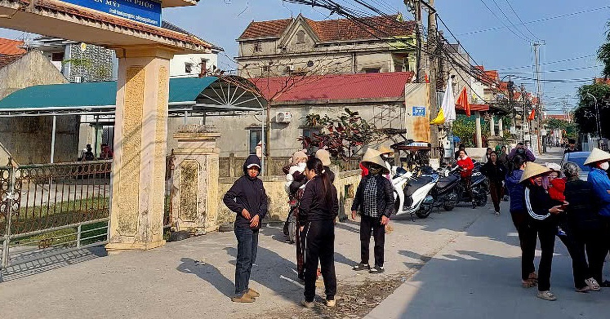 154 học sinh không đến trường sau Tết vì phụ huynh chê trường quá xa - Tuổi Trẻ Online