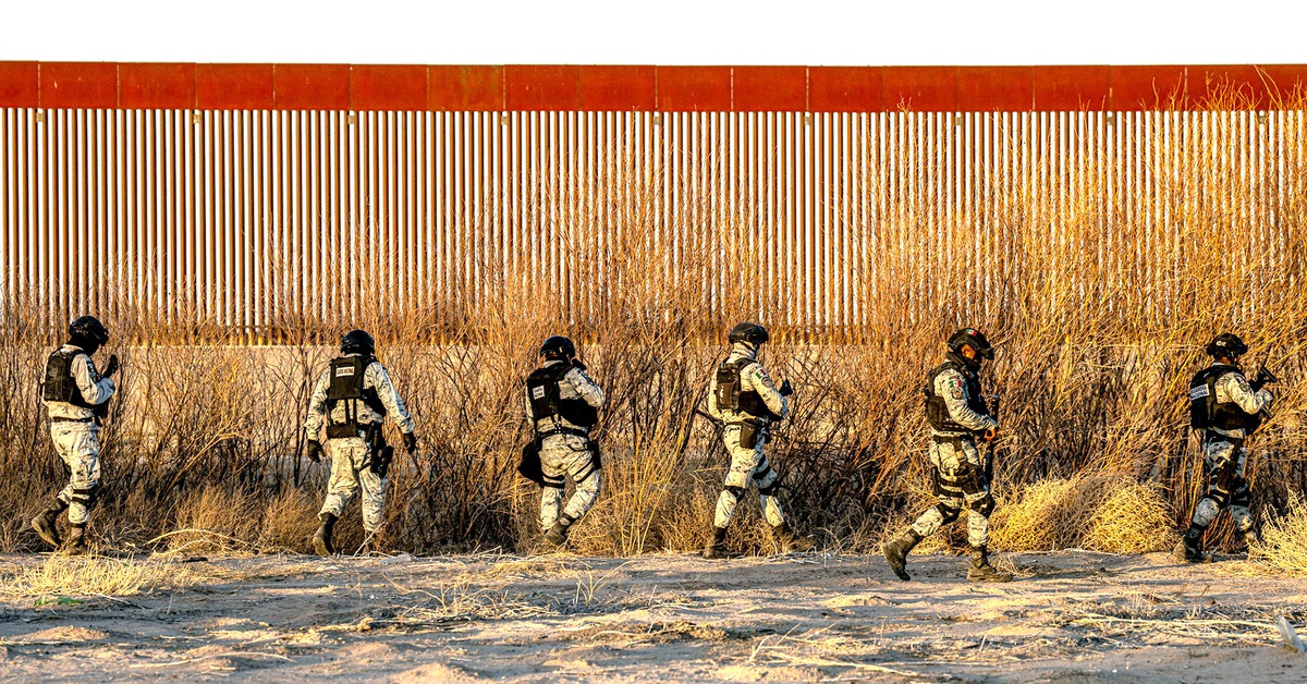 Mexico tiếp tục điều quân đến biên giới sau cam kết với ông Trump - Tuổi Trẻ Online