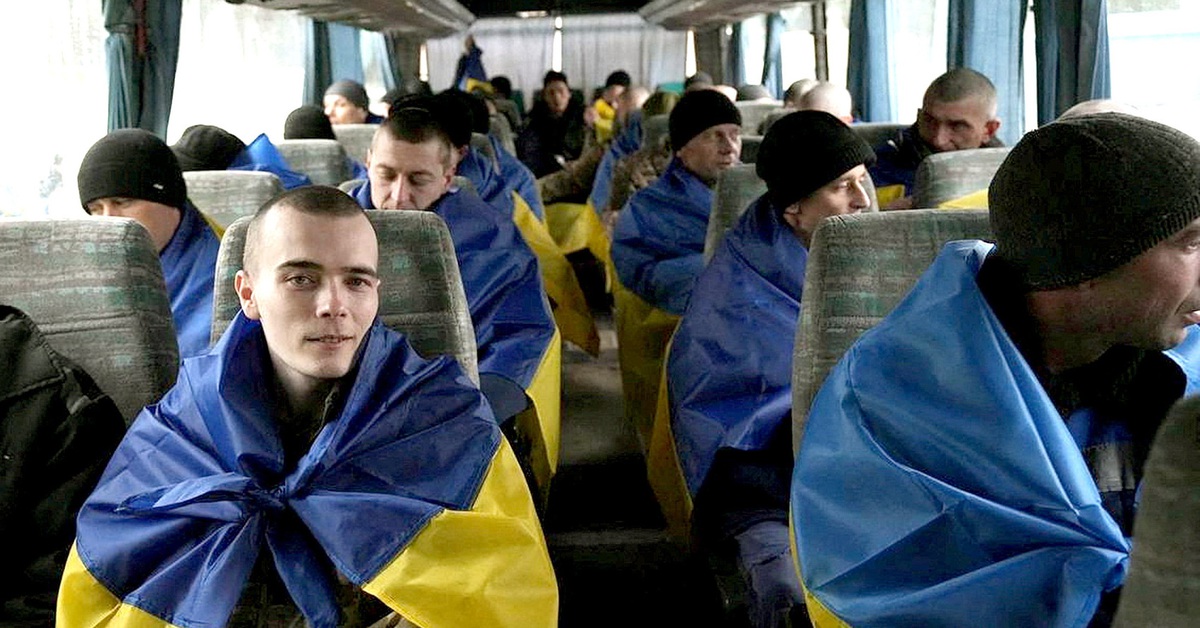 Nga, Ukraine hoàn tất đợt trao đổi 300 tù binh - Tuổi Trẻ Online