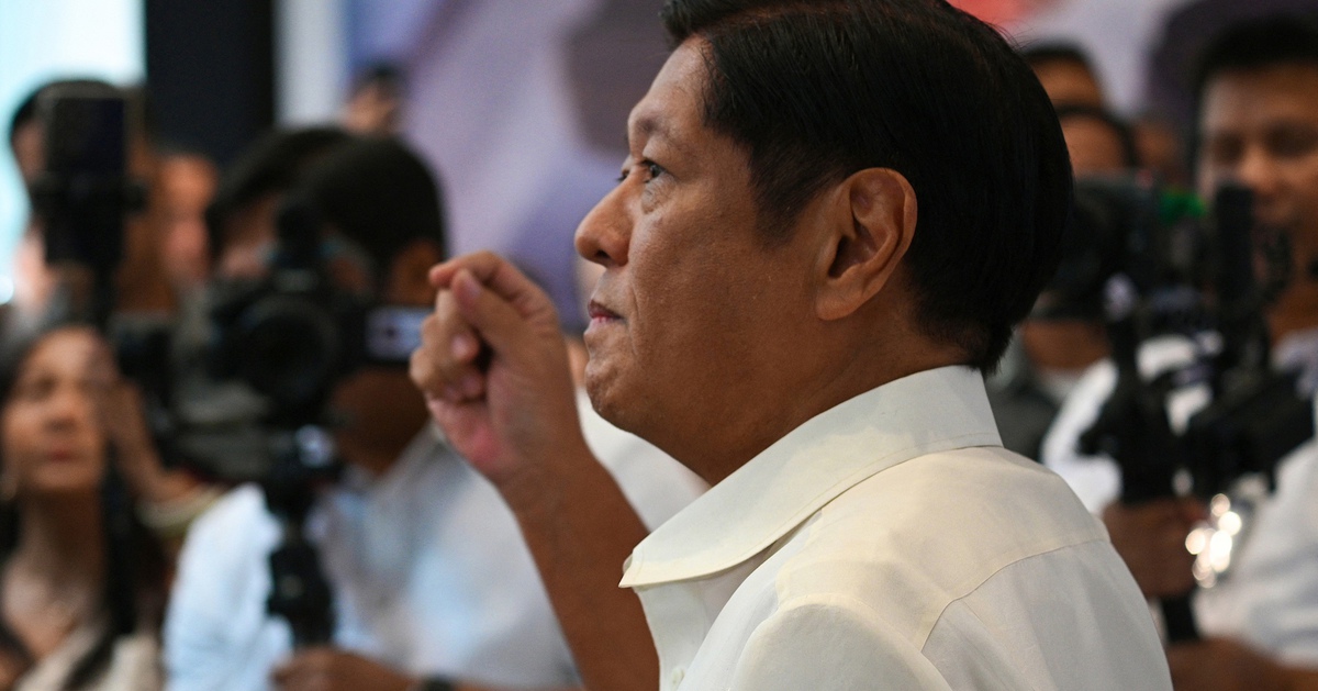 Tổng thống Philippines nói bắt ông Duterte đúng luật, chuyến ...
