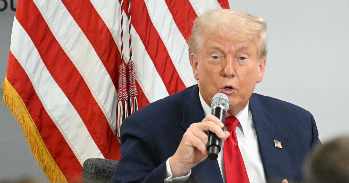 Chứng khoán Mỹ lao dốc, ông Trump vẫn khẳng định thuế quan sẽ có lợi