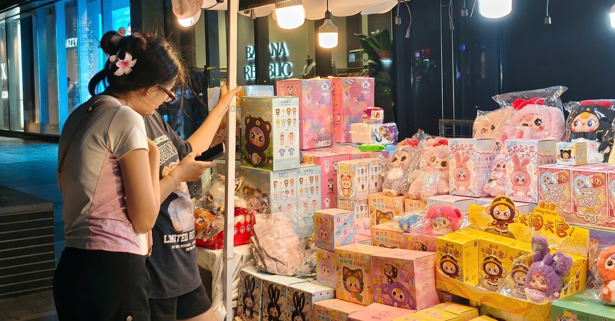 Baby Three hết thời, chủ kinh doanh đóng cửa, 'đua' xả hàng tồn