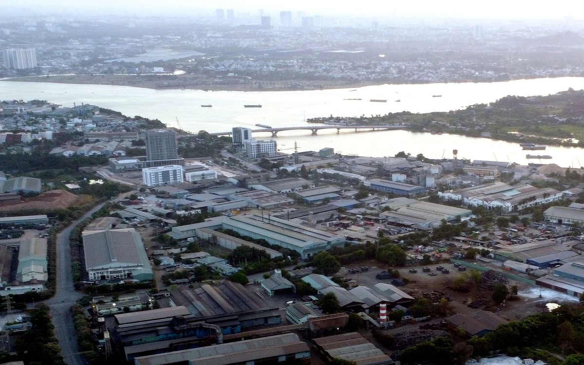 Lén đổ trộm, chôn chất thải trong Khu công nghiệp Biên Hòa 1