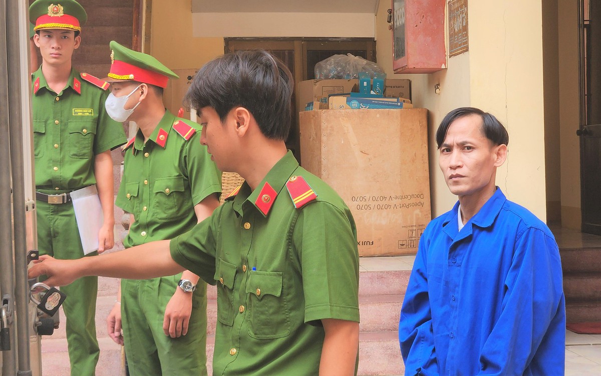 Giả vờ hỏi đường rồi lấy dao uy hiếp, cướp tài sản và xâm hại 10 bé gái