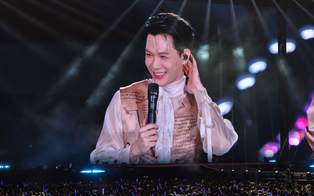 Khán giả nhiều lần rơi lệ trong concert cuối của Anh trai say hi