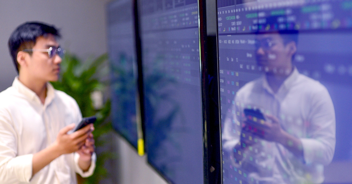 Vì sao chứng khoán quay đầu giảm sau đợt tăng dài, nhà đầu tư đang lo gì?