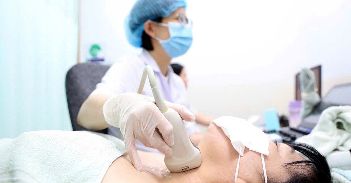 Hạt giáp xíu xiu cũng mổ, điều trị ung thư tuyến giáp đang... quá lố